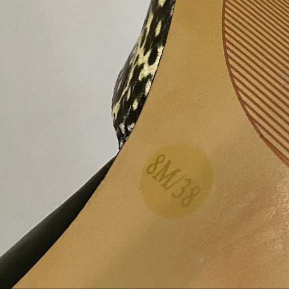 Vince Camuto Snake Print Heel Black Cream 8 Sexy - Picture 9 of 9